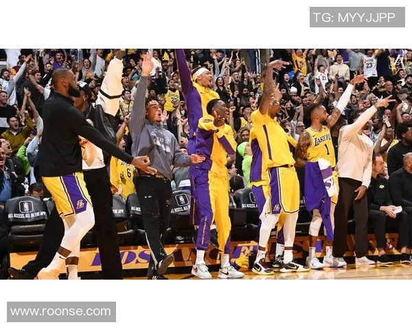 湖人足球球星带动球队奋勇拼搏展现无限激情与非凡魅力 湖人足球球星带动球队奋勇拼搏展现无限激情与非凡魅力