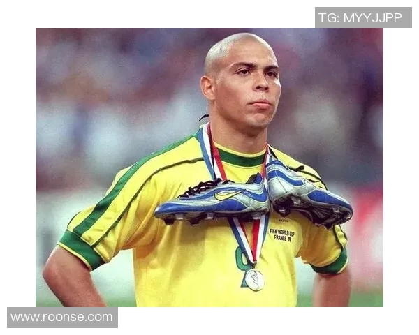 足球4号位经典球星盘点与传奇回顾 足球4号位经典球星盘点与传奇回顾