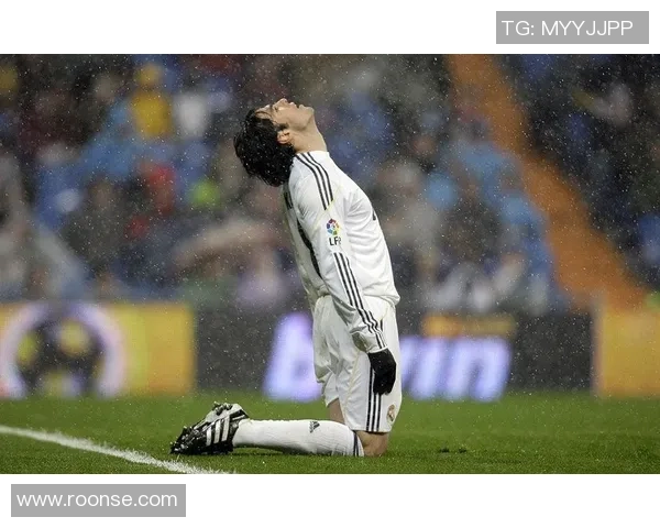 足球巨星卡卡高清动态壁纸震撼呈现点燃绿茵激情瞬间 足球巨星卡卡高清动态壁纸震撼呈现点燃绿茵激情瞬间